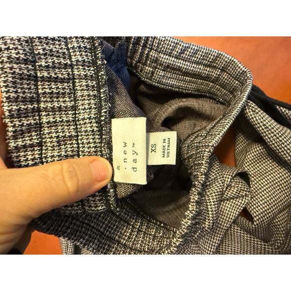 A New Day Houndstooth Pants, pockets and elastic waist. - Picture 10 of 15